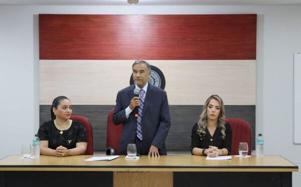 El ministro Ramírez Candia tomó juramento a nuevos abogados en Coronel Oviedo