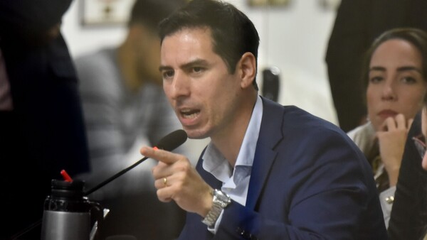 ¡Che kuerái! Edil está cansado de que la Comuna se endeude y pide saber cómo se usará nuevo préstamo