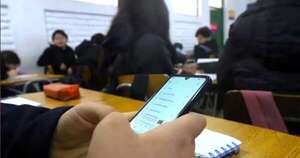 La Nación / Plantean regular uso de celulares en las aulas