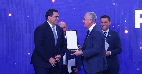 La Nación / “Vamos a tener que sacrificarnos”