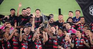 La Nación / Flamengo es campeón con histórico doblete