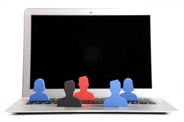 Meta Expulsa Menores de 16 Años por Ley Australiana