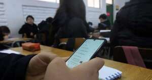 Diario HOY | Ejecutivo propone prohibir uso de teléfonos en las aulas: objetivos y excepciones