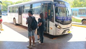 Servicios de transporte hacia Caacupé se mantienen activos durante todo el día