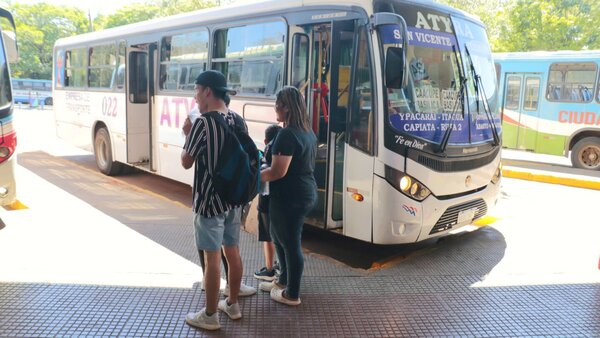 Servicios de transporte hacia Caacupé se mantienen activos durante todo el día