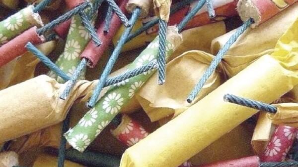 Petardo destrozó la mano a una doña de sesenta años