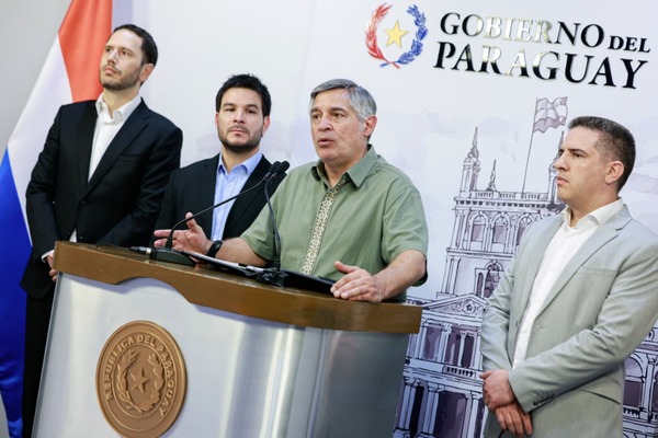 Ministro alerta que se avecina una “gran pandemia mental” en niños y adolescentes y defiende regulación del uso de celular