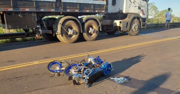 Adolescente muere al chocar en moto contra un camión en Loreto | Unicanal