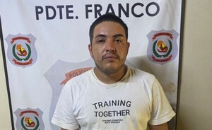 Ebrio chocó, huyó y luego se quedó dormido dentro de su vehículo