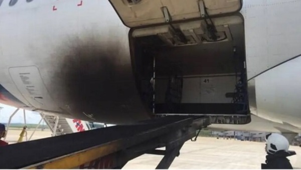 Brasil: evacuan un avión tras un incendio en el aeropuerto de São Paulo