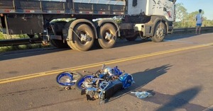 Tragedia en Loreto: adolescente de 17 años muere tras chocar en moto contra un camión - Canal-E