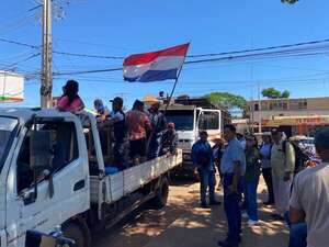Sintierras marchan rumbo a estancia administrada por Senabico - Policiales - ABC Color