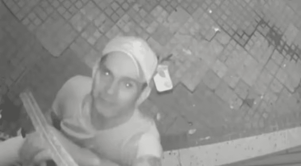 Joven fue atacada por delincuentes que ingresaron a su departamento mientras dormía - Noticiero Paraguay