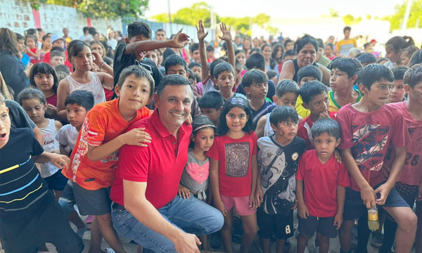 Edgar Olmedo celebró su cumpleaños 55 compartiendo con los niños del barrio San Miguel de Coronel Oviedo - OviedoPress
