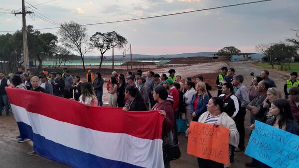 Ciudadanos de Atyrá en vigilia en contra de extracción de agua
