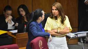 Video: Celeste se indigna en plena sesión por calcomanía para conductores mayores de 60 años