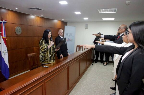 Autoridades judiciales tomaron juramento a magistrados y agentes fiscales