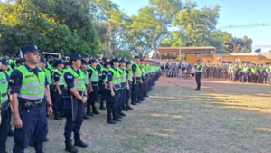 Campesinos avanzan hacia ex estancia de "Cabeza Branca" bajo fuerte cerco policial