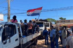 Campesinos marchan hacia exestancia de Cabeza Branca - Noticiero Paraguay