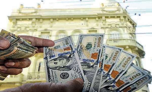 Dólar en caída genera alertas sobre competitividad local, advierten - Economía - ABC Color