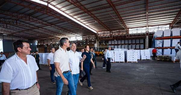 La Nación / Peña encabezó recepción de útiles escolares para el 2026