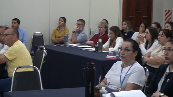 Funcionarios de la Gobernación de Itapúa se capacitan en la Ley N.º 7.445/2025