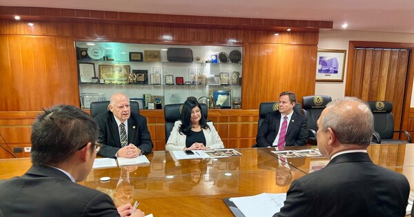 Los ministros de la Corte se habrían reunido con Peña y Cartes para negociar su continuidad en las circunscripciones