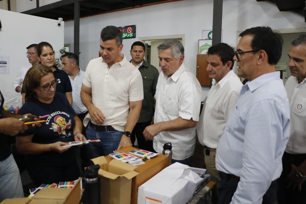 Peña supervisa inicio del operativo de entrega de útiles escolares 2026 - ADN Digital