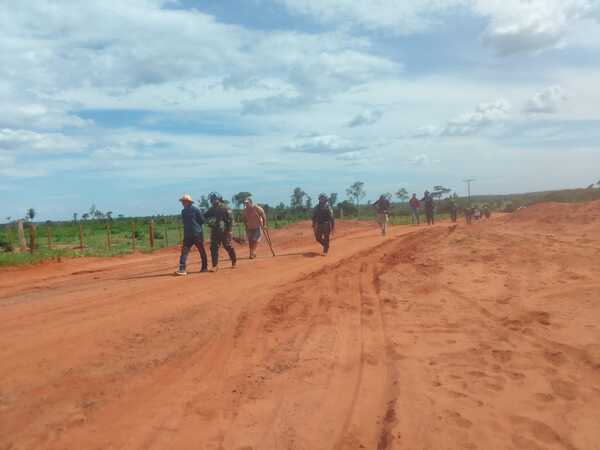 Enfrentamiento entre campesinos y policías deja más de 30 detenidos - trece