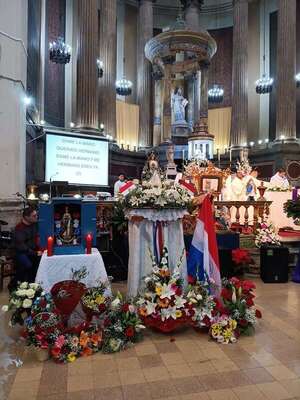 Lejos de la patria, cercanos en la fe: paraguayos en España conmemoran a la Virgen de Caacupé - Nacionales - ABC Color