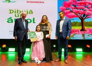 Gabriela, de 7 años, ganó el concurso “Dibujá un árbol” - Empresariales - ABC Color