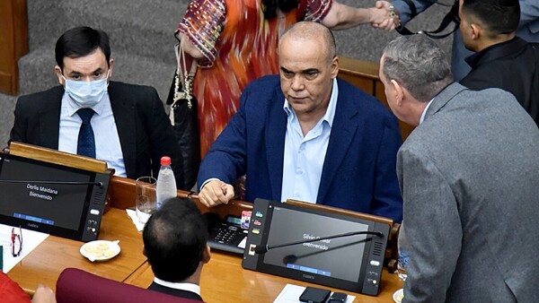 Supuesta reunión secreta es “una fábula más” para Bachi