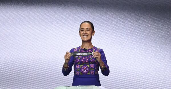 La Nación / Presidenta de México llama a una manifestación tras turbulencia política