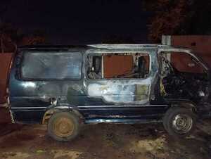 VEHÍCULO ARDIÓ EN LLAMAS EN SAN PEDRO DEL PARANÁ