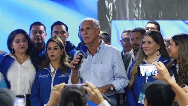Honduras: Recuento de votos se estanca y candidato apoyado por Trump sigue a la cabeza