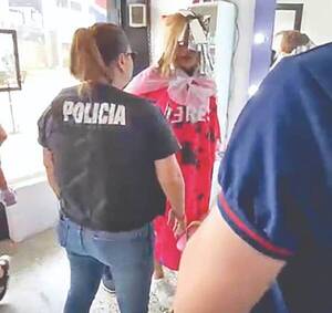 Una doña cayó presa y pidió algo insólito: “Déjenme teñir”