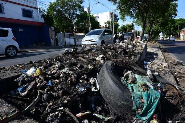 Insalubres basurales colman los barrios de Asunción este fin de semana largo - Nacionales - ABC Color