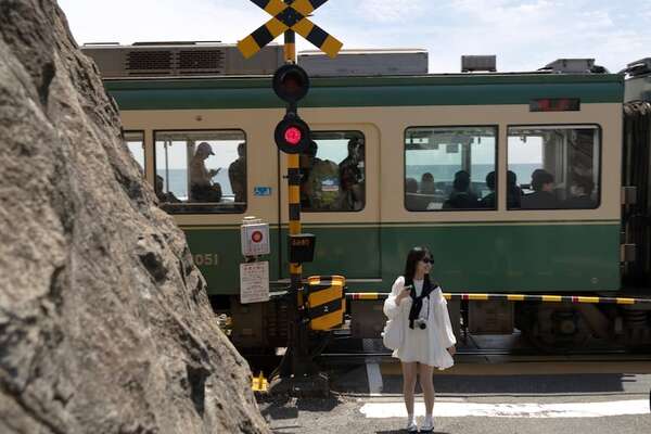 Una ciudad japonesa lucha contra el sobreturismo: adiós a las matrículas inspiradas en un anime - Viajes - ABC Color