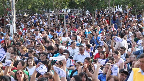 9° Día del Novenario: Incesante llegada de promeseros a la Basílica de Caacupé y al Tupãsy Ykua