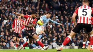 Con Alderete, el Sunderland cae ante el City