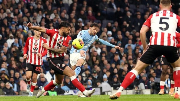 Con Alderete, el Sunderland cae ante el City