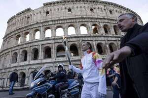 Antorcha olímpica recorre el corazón de Roma - Polideportivo - ABC Color