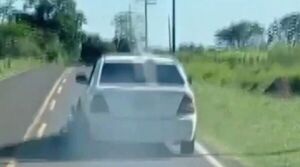 Automovilista recorre varios kilómetros arrastrando una motocicleta - Concepción al Día