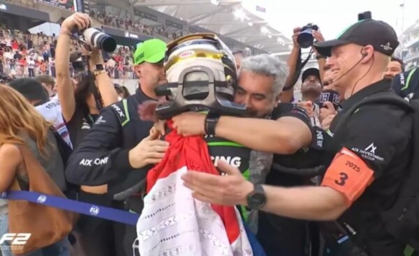 Joshua Duerksen sube al podio en la carrera sprint de Abu Dabi