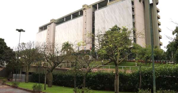 La Nación / Hogares aumentaron sus gastos en transporte, telefonía y medicamentos en 2024