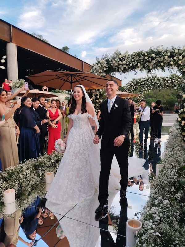 Popular / (VIDEO) ¡Almirón y Alexia acaban de dar el “Sí, quiero” ante el altar!