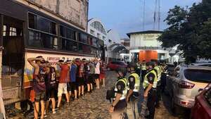 Video: 10 hinchas de Cerro, detenidos tras enfrentamiento con la Policía - Policiales - ABC Color