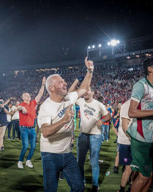 El presidente que convirtió pasión en legado azulgrana - ABC Revista - ABC Color