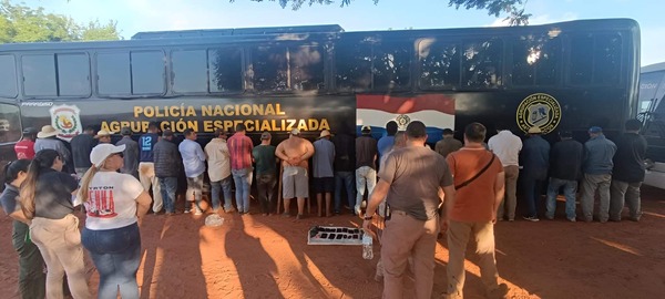 Enfrentamiento en Estancia: 2 Policías Heridos y 52 Detenidos