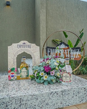 Paraguay Lanza "Emperatriz": Destilado de Mandioca